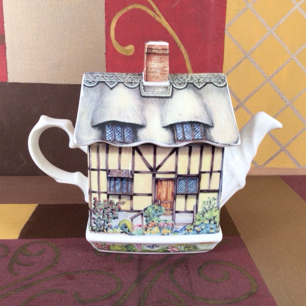 Sadler Anne Hathaway’s Cottage Teapot